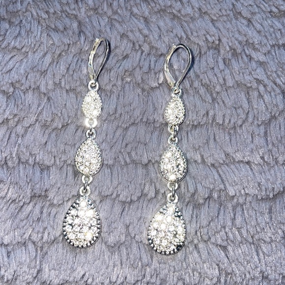 Silver dangle earrings - Picture 1 of 1